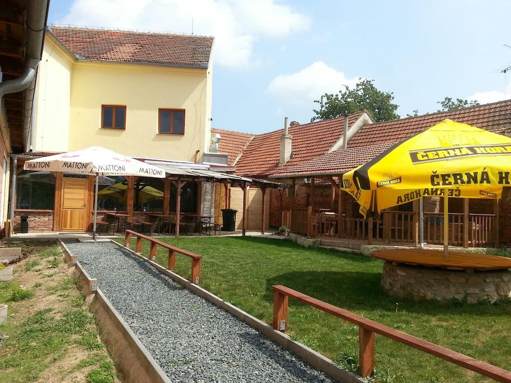 Village Pub & Bbq Vojkovice  外观 照片